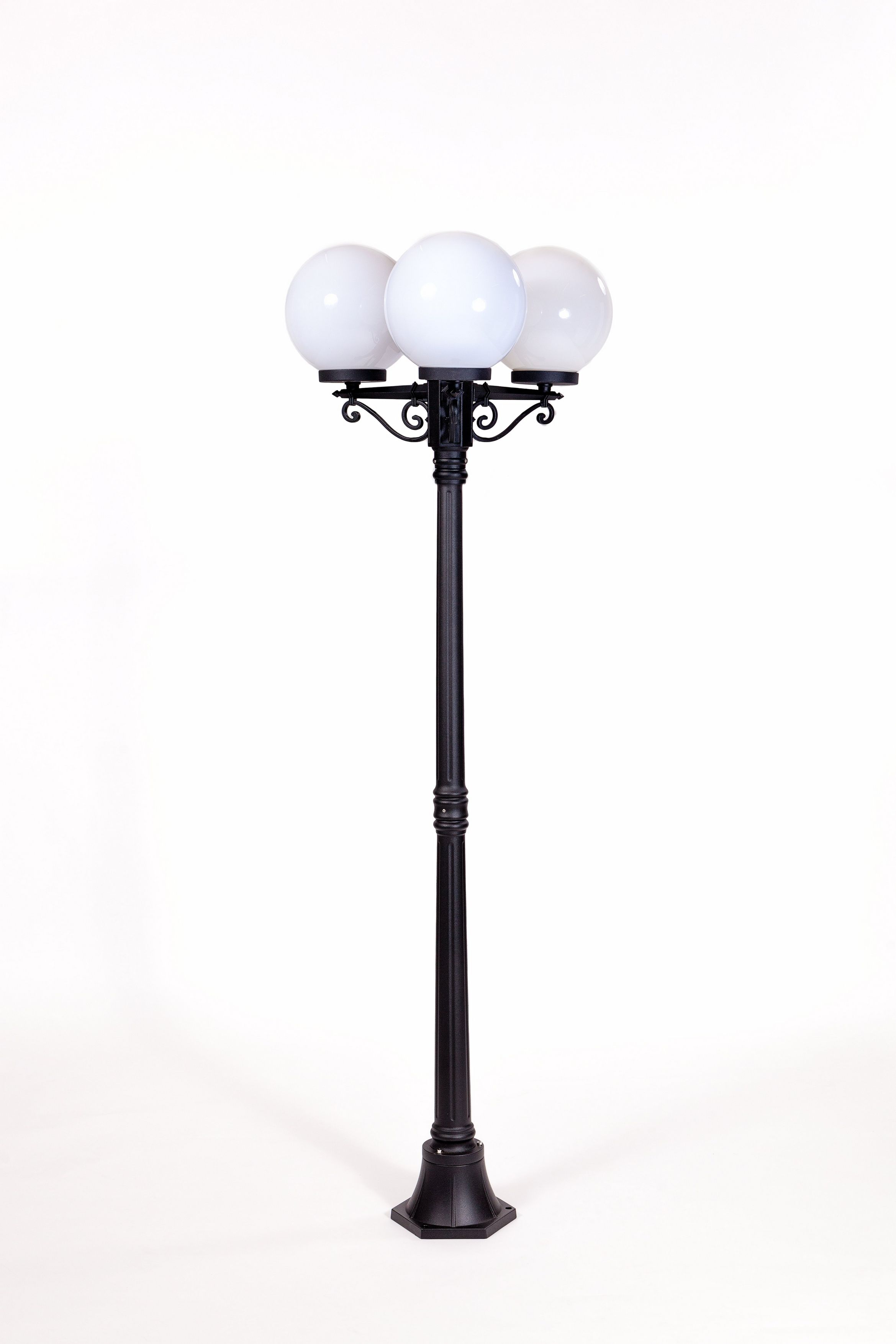 Уличный наземный светильник Oasis Light GLOBO 88208S В Bl